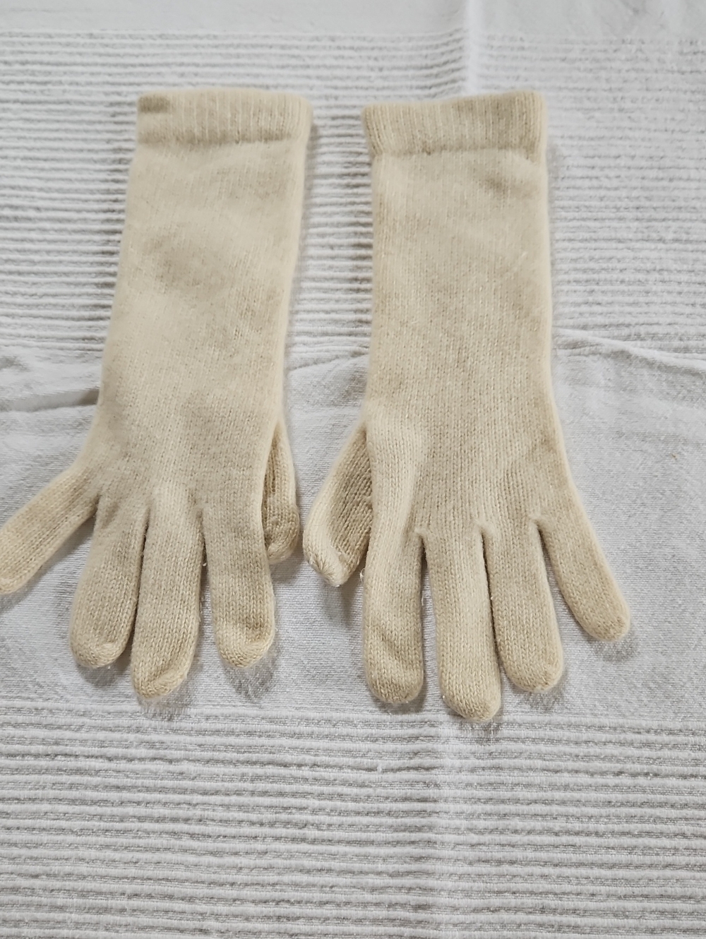 Women's Cream Knit Touch Gloves